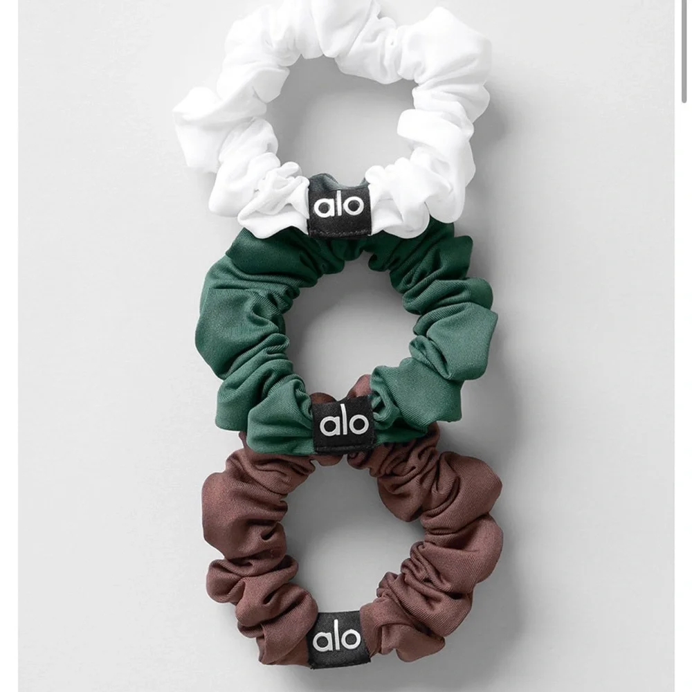 ALO Yoga Fresh Mini Scrunchie 3-Pack - Brownstone/White/Clover - Picture 1 of 3